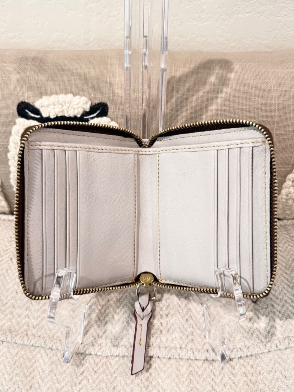 Dooney & Bourke Florentine Small Zip Around Wallet Ecru Color - Picture 4 of 6